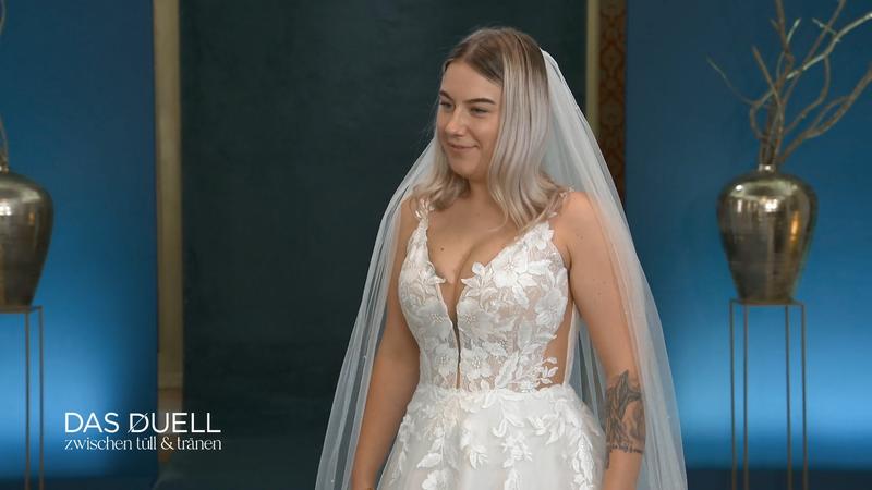 Hat Aleksandra schon ihr Traumkleid gefunden?