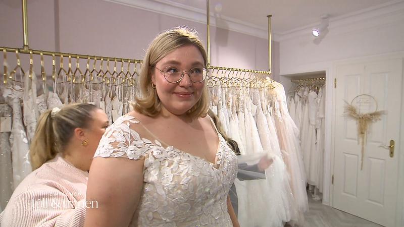 Findet Elisabeth ihr Traumkleid?