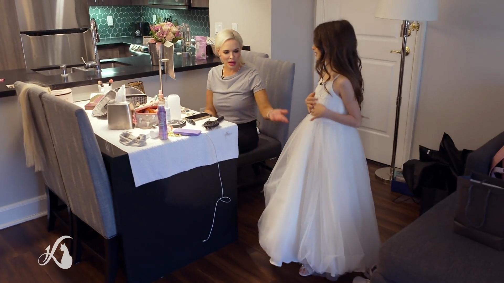 Daniela und Sophia werfen sich in Schale