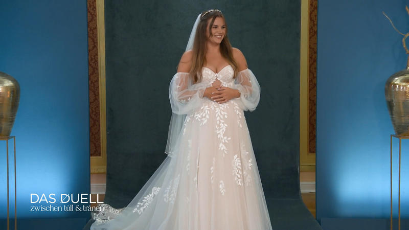 Als Zweites kommt Elenas Favoritenkleid