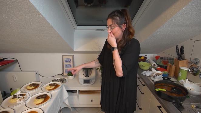 Eva ist eigentlich auf einen Vegetarier in der Runde vorbereitet .Blöd ist dann nur, wenn man seine Veggie-Alternative vergisst.