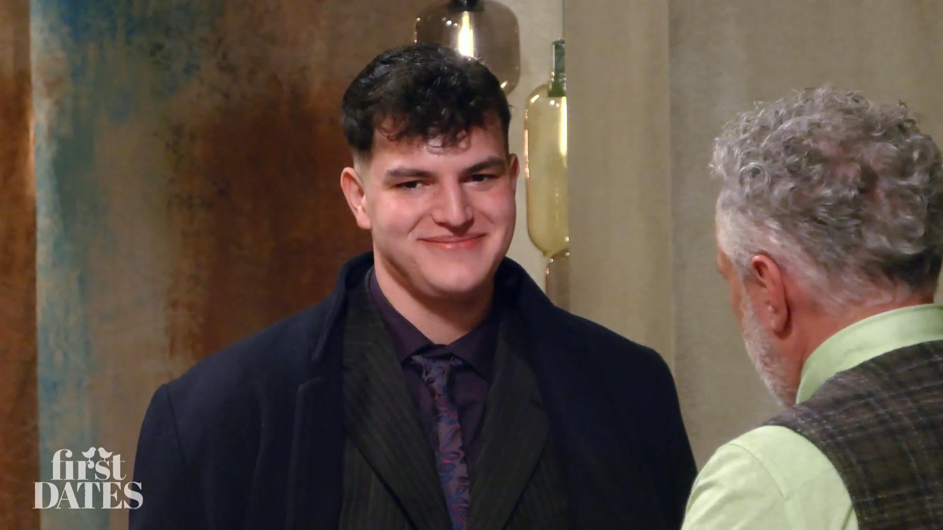 Jaro hat sich für sein Date sehr schick gemacht