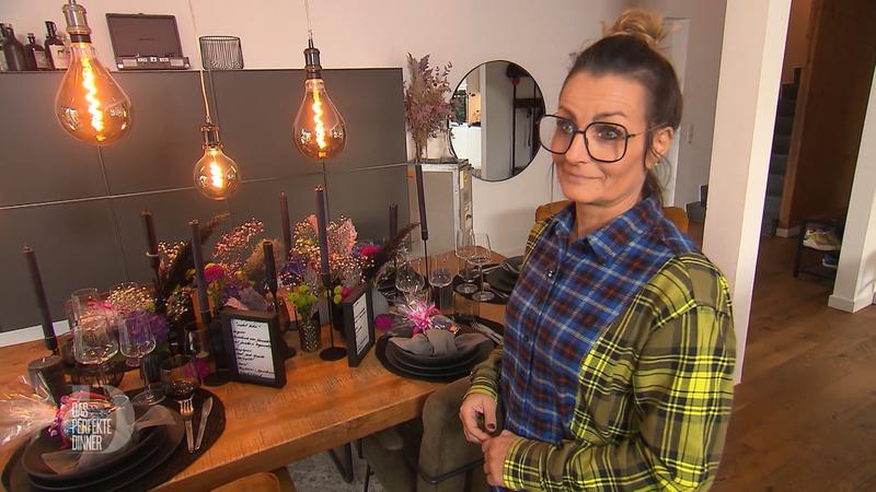 Esther hat die Dinner-Tafel schon gedeckt