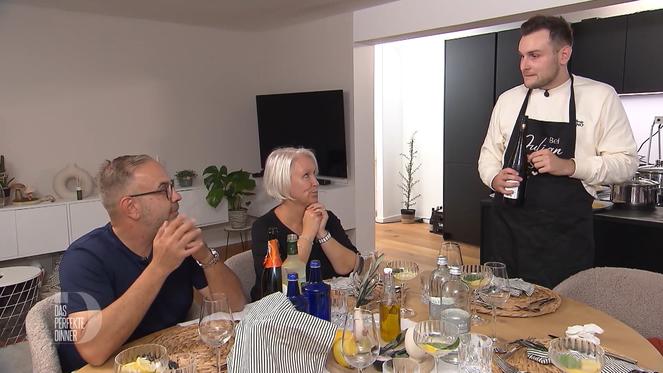 Julian hat eines nicht bedacht: Dass einer seiner Gäste keinen Wein trinkt. Nun hat er aber kein Bier da.