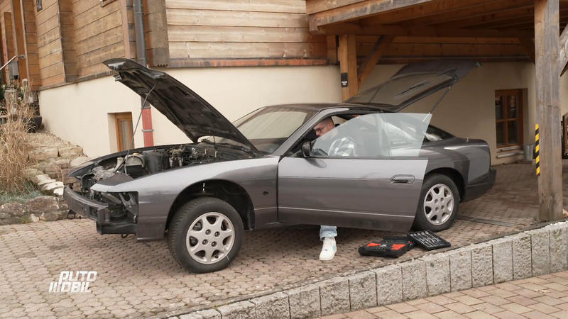 Marvin liebt seinen Nissan über alles