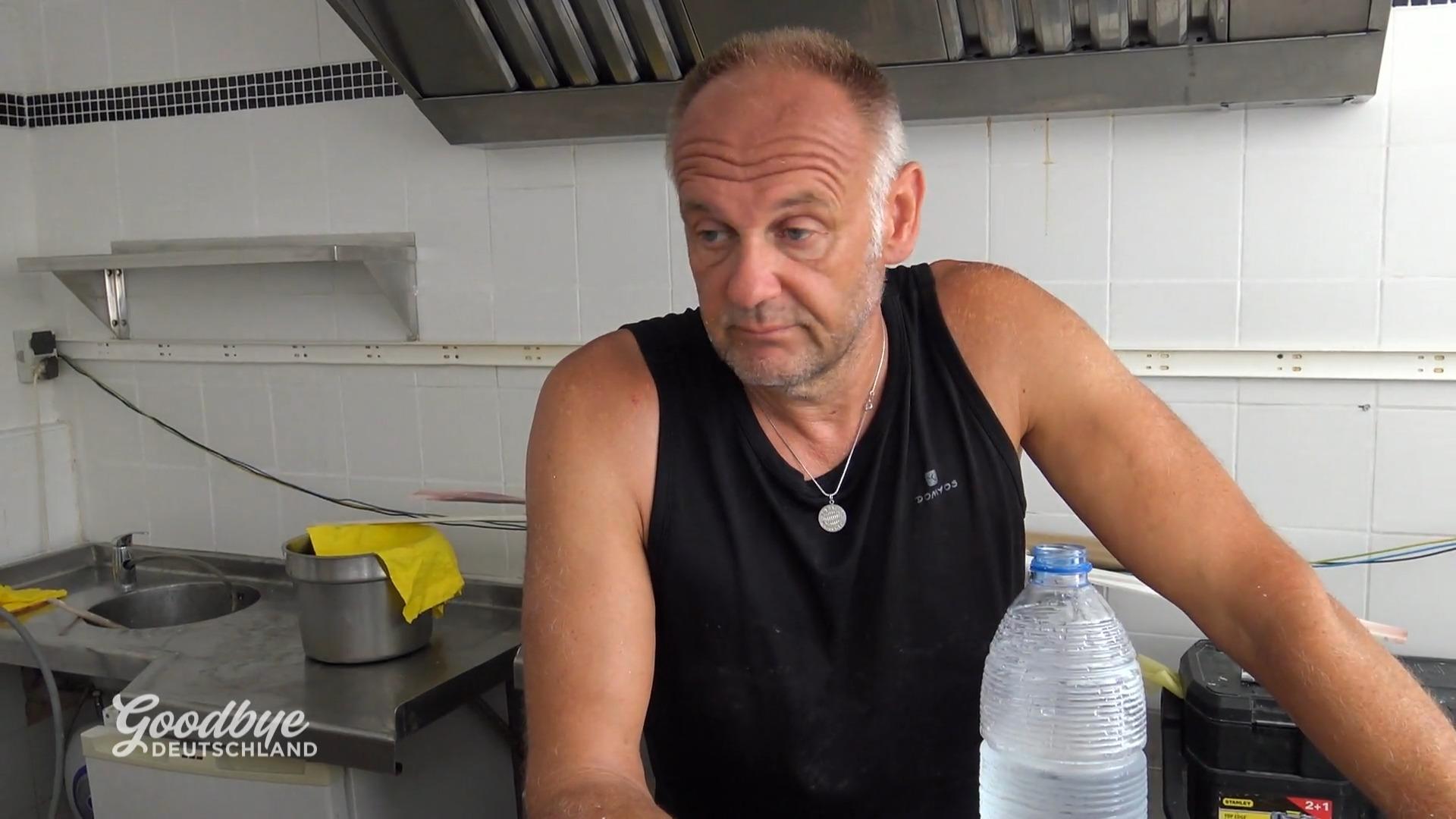 Holger kämpft allein mit dem Eisdielen-Desaster