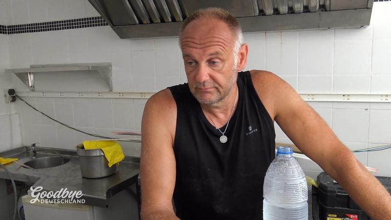 Holger kämpft allein mit dem Eisdielen-Desaster