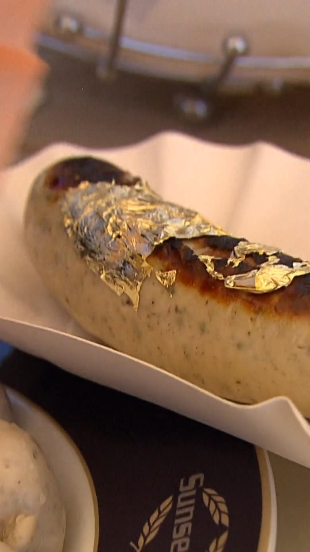 Currywurst mit Blattgold auf Mallorca