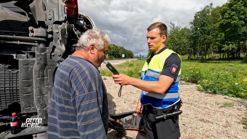 Wie ist der LKW umgekippt? – Polizei auf Spurensuche