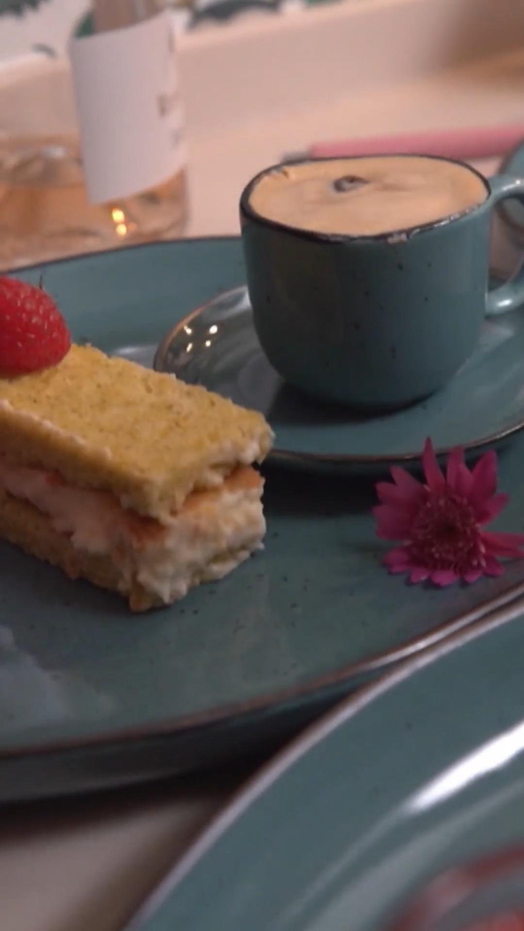 Ina serviert "kalten Kaffee"