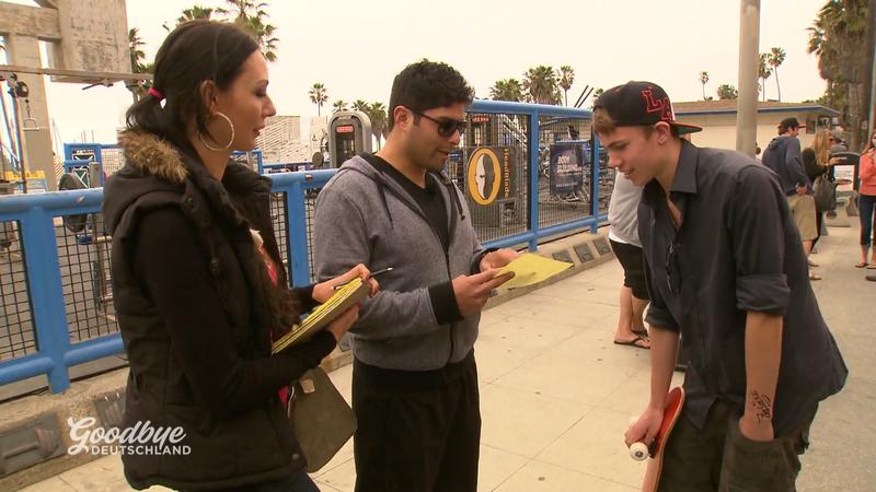 Claudia testet ihre Bären-Idee am Venice Beach