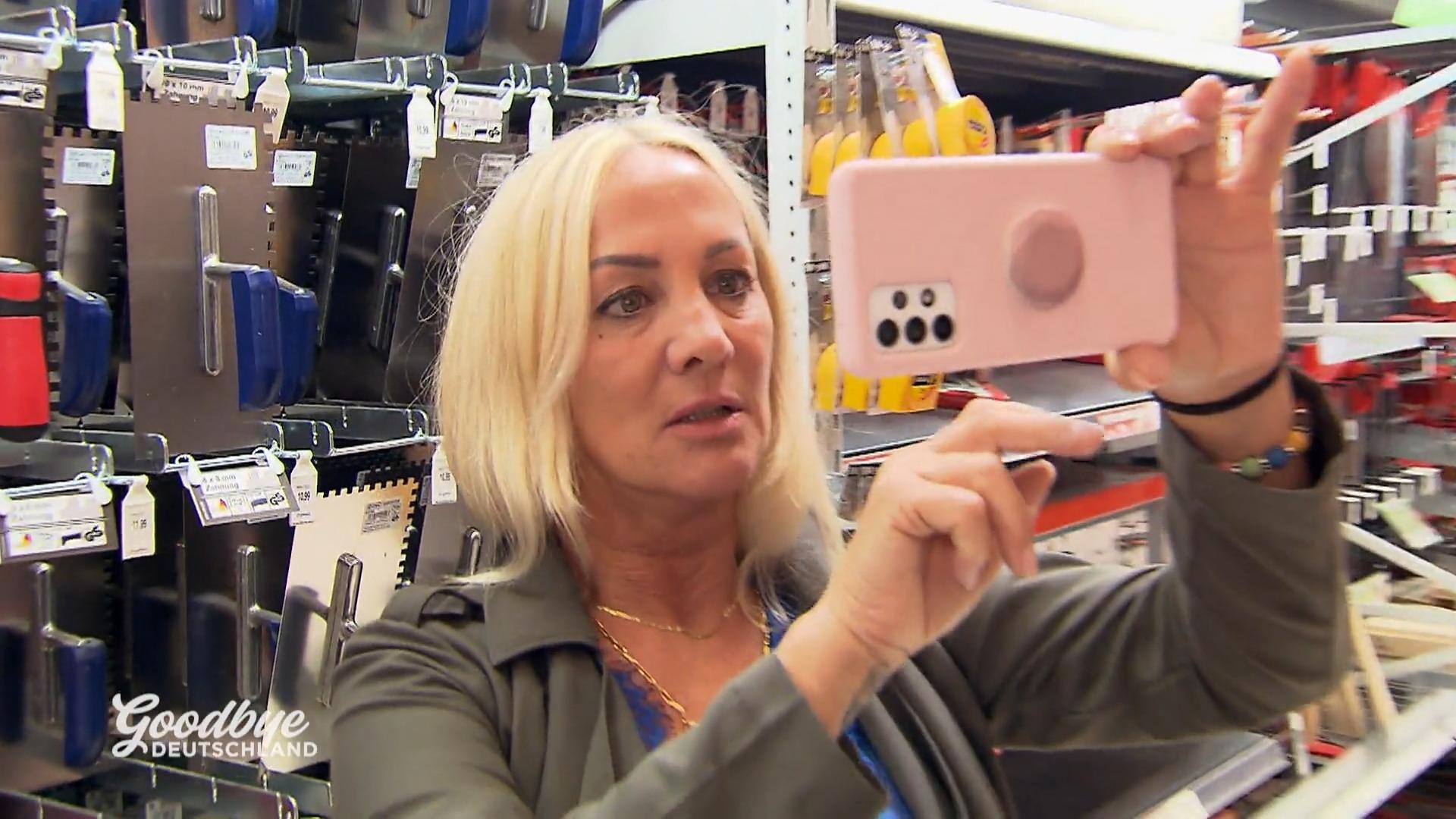 Toni will mehr als Schrauben und plant Deko im türkischen Baumarkt