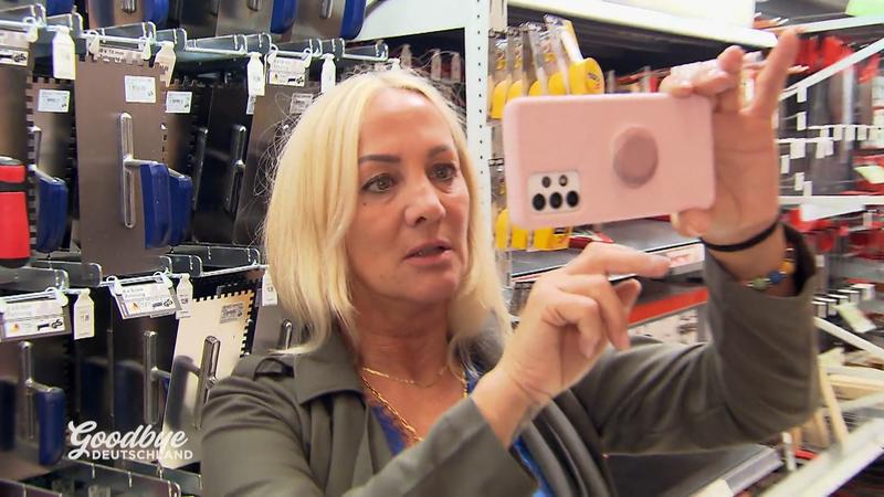 Toni will mehr als Schrauben und plant Deko im türkischen Baumarkt