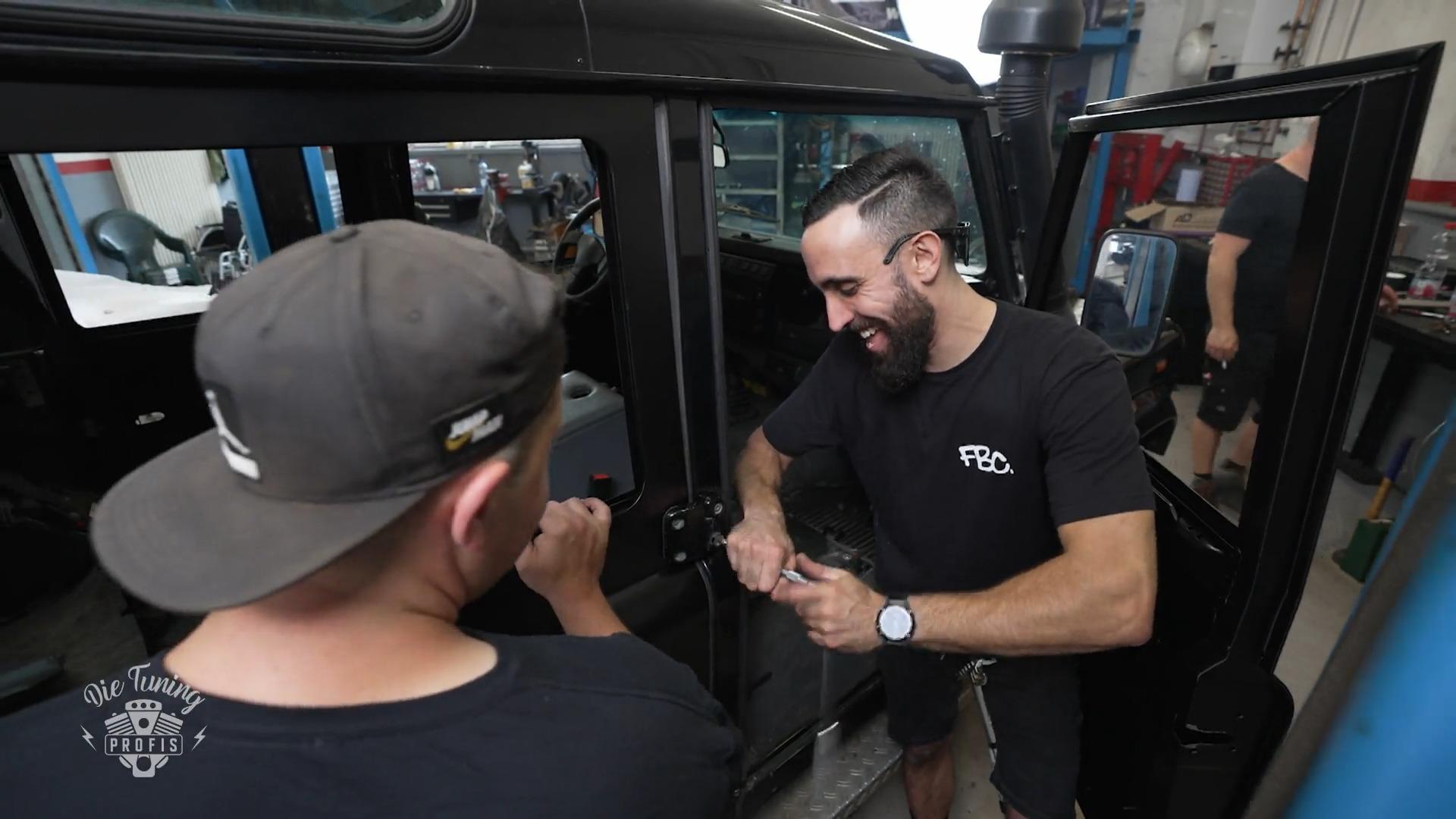 Ersatzteile aus England – und Piwi schraubt trotz gebrochenem Fuß