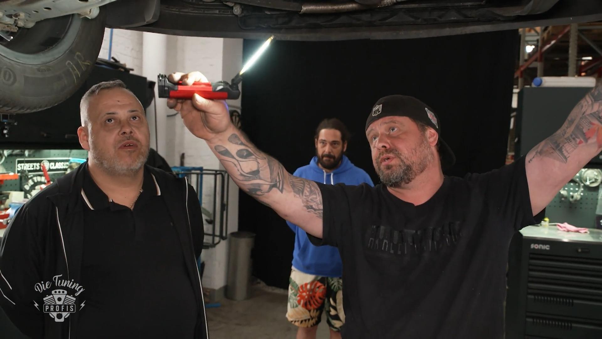 Sascha wird zum Werkstatt-Praktikant