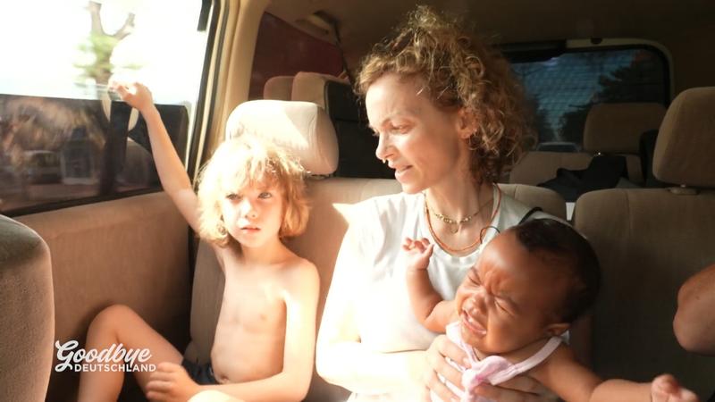Franzi steht mit Kindern allein da