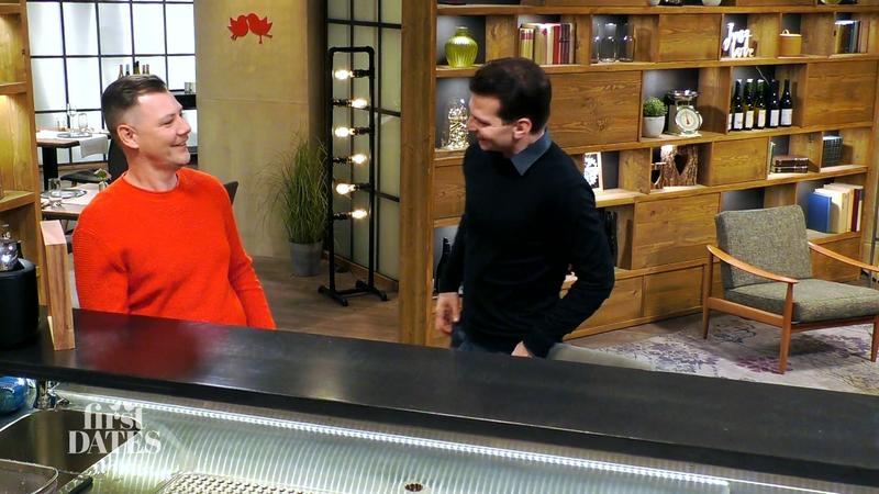Marcs roter Pullover sorgt für Gesprächsstoff