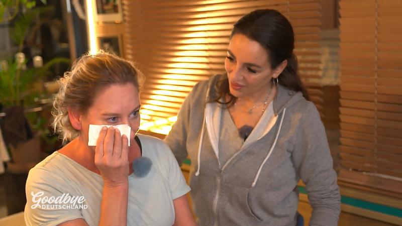 Patientin vertraut Julia ihre Sorgen an