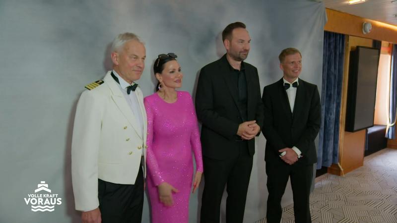 Djamila und Ron beim Gala-Abend mit dem Kapitän