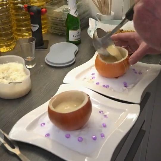 Thomas Vorspeise macht "bling-bling"
