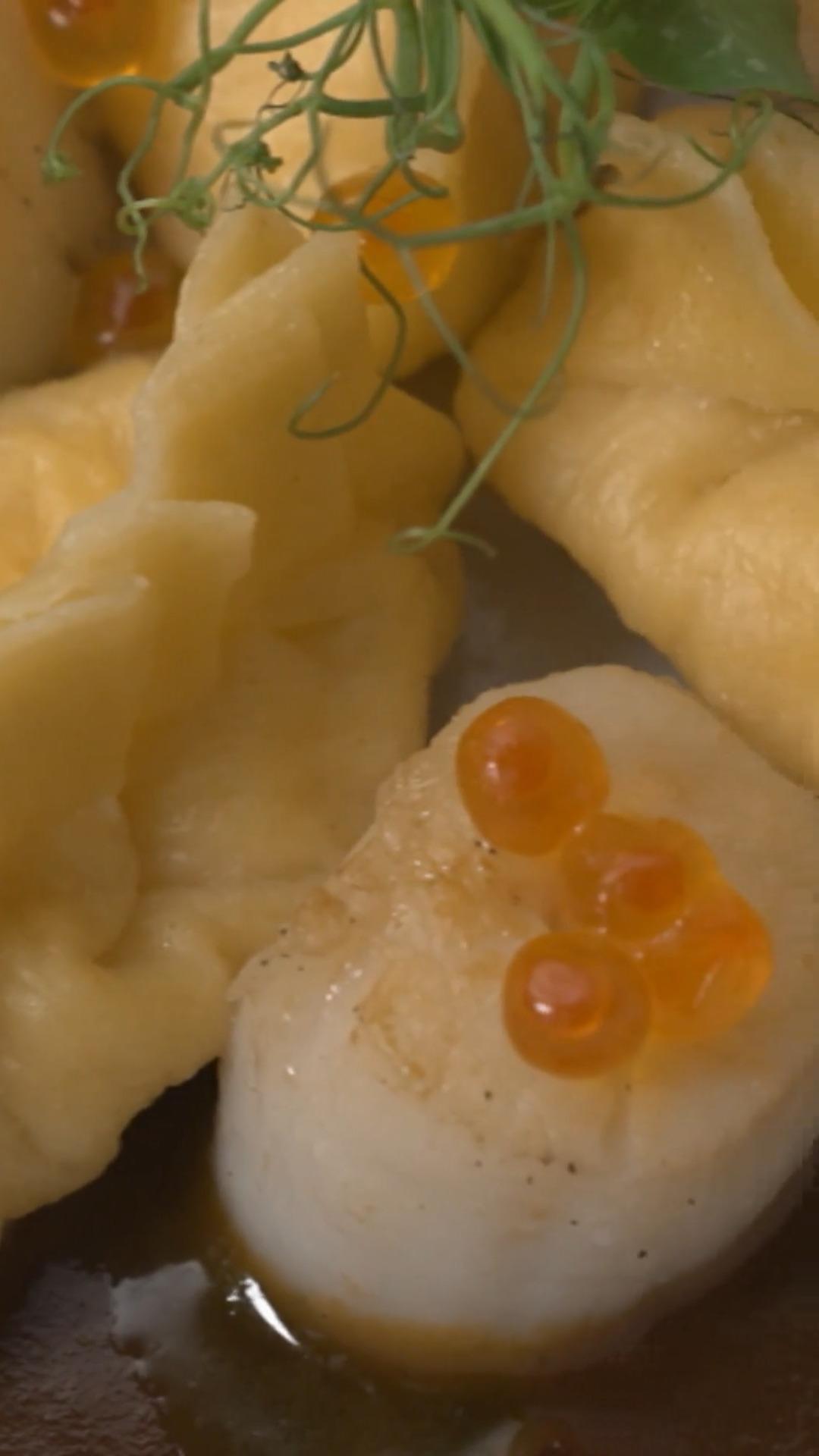 Bastian serviert Pasta, Ente und Pistazie