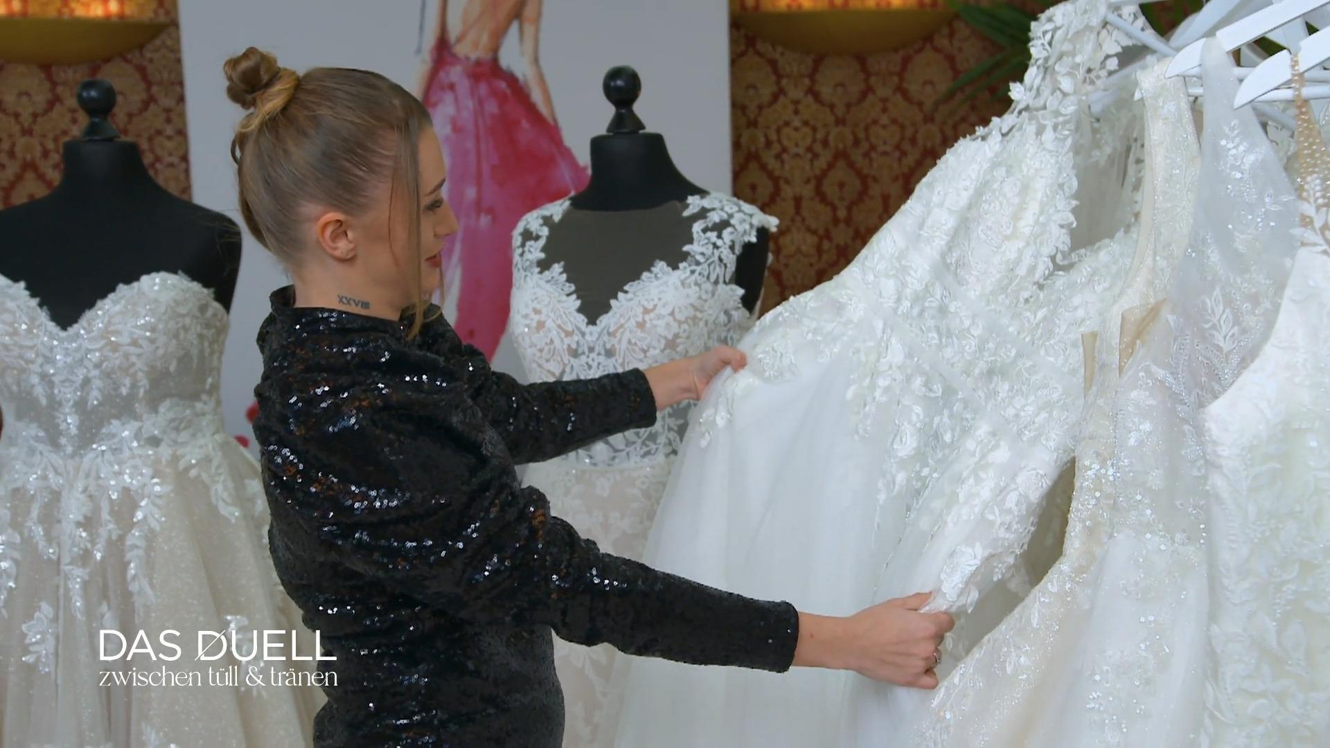 Loraine und Viktoria im Duell um Steffis Kleid