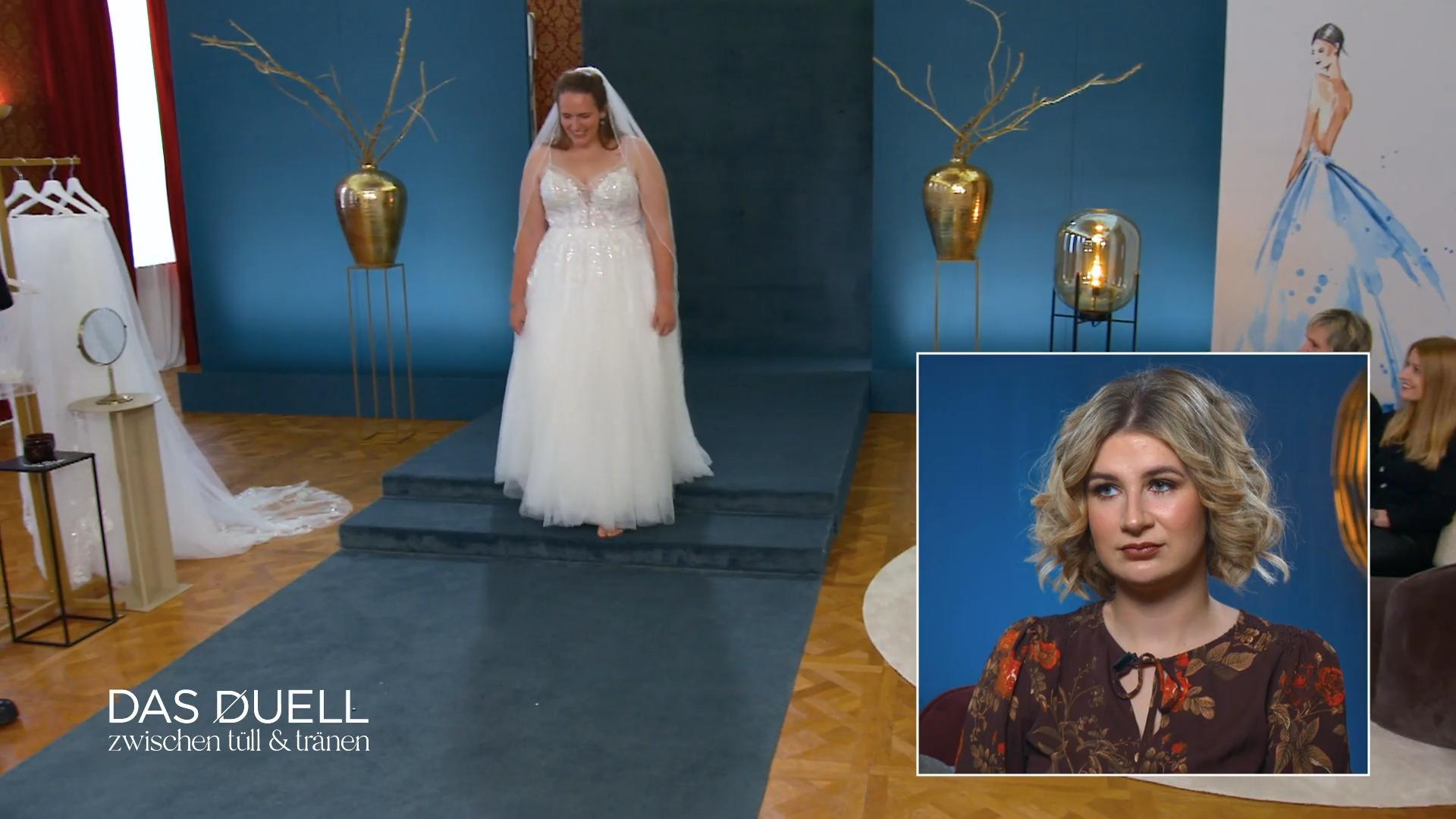 Steffi verliebt sich in den Rückenausschnitt