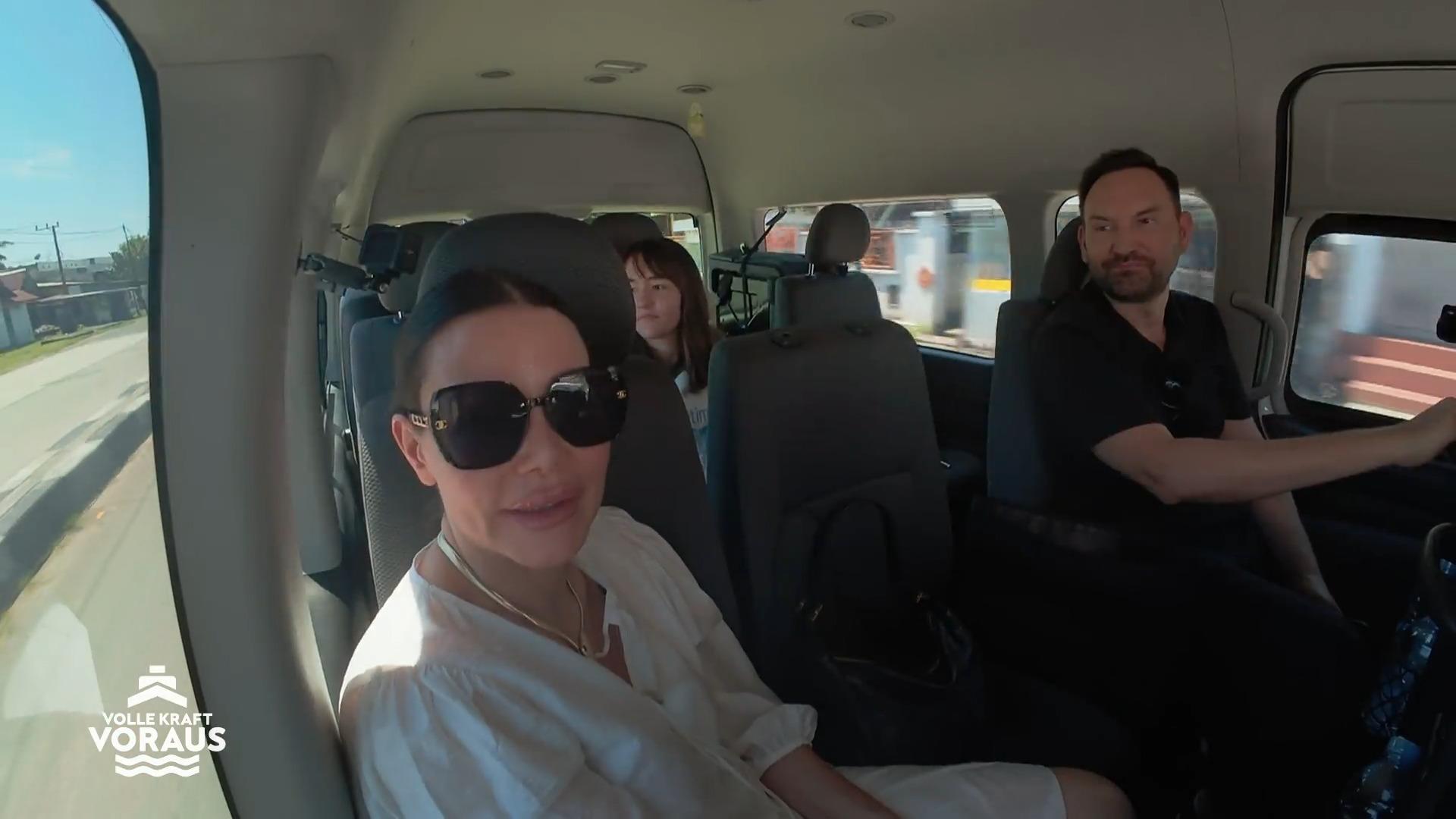 Ron organisiert eine Zeremonie für Djamila und Jayda