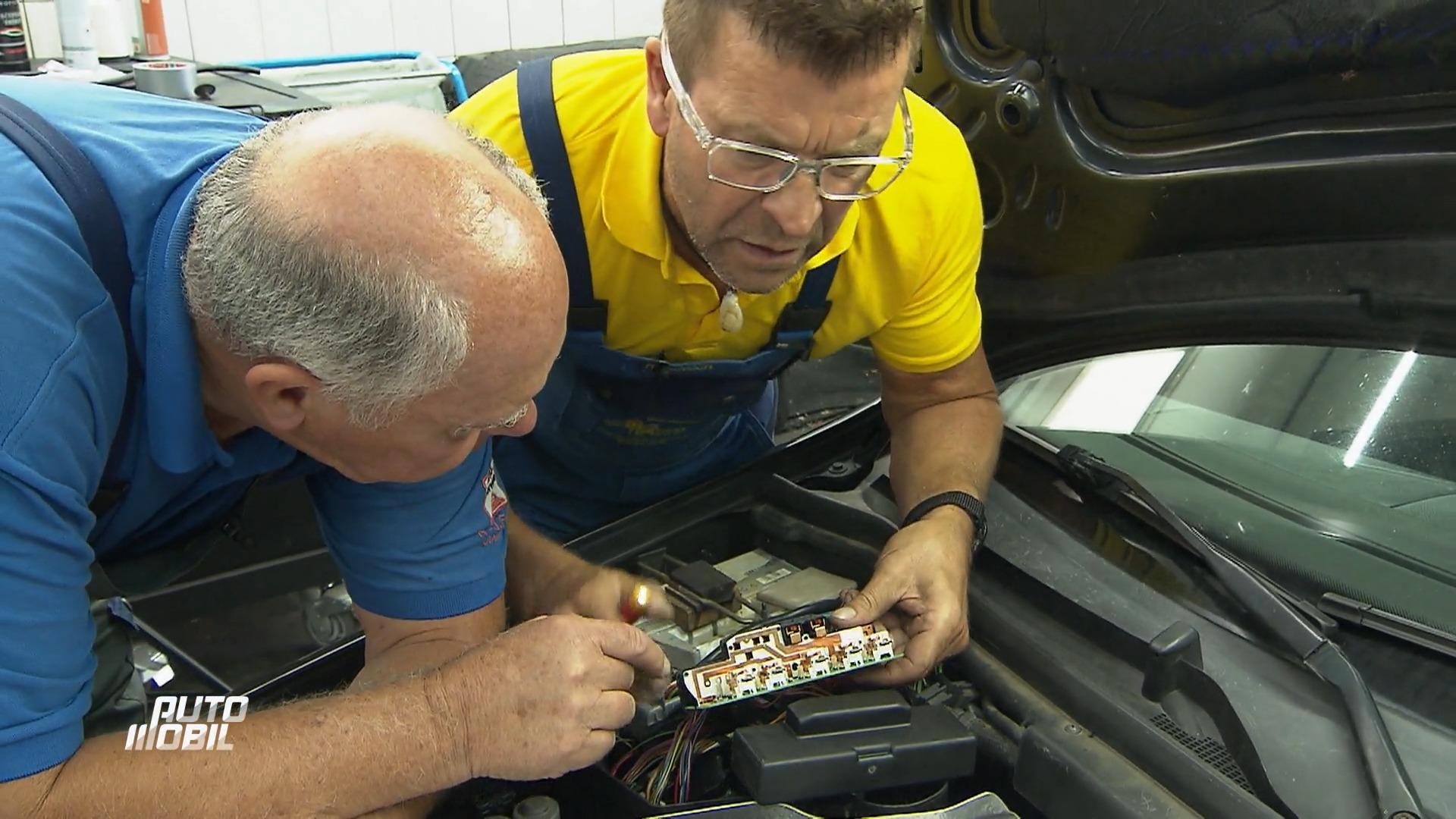 Kabelcheck beim rätselhaften Mercedes