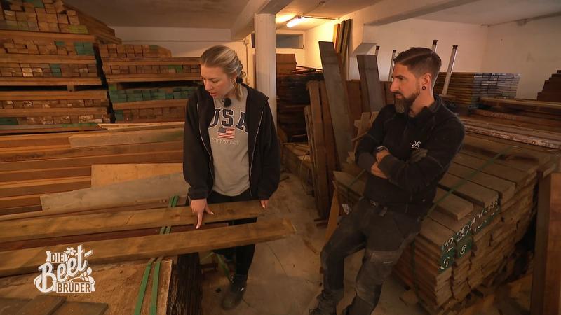 Gunnar und Sarah besorgen Holz