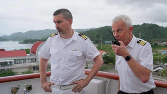 Legt das Schiff ohne die zwei Gäste ab?