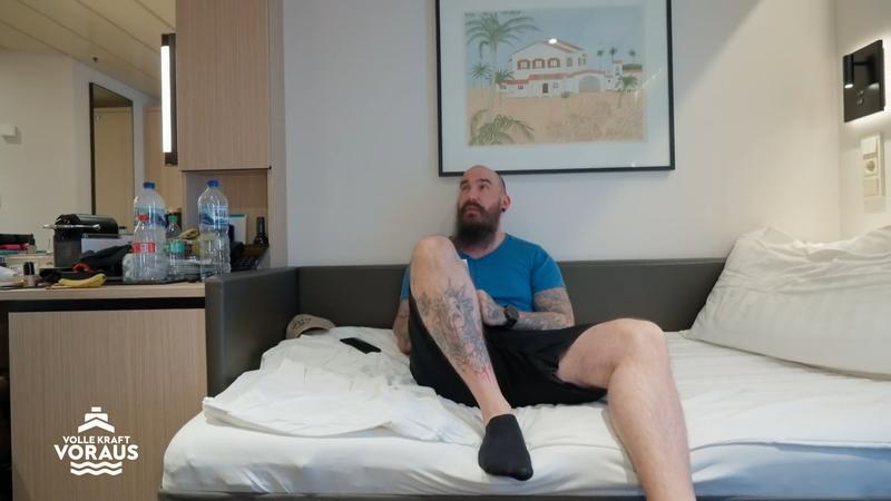 Kevin quält sich mit dem Ehegelübde
