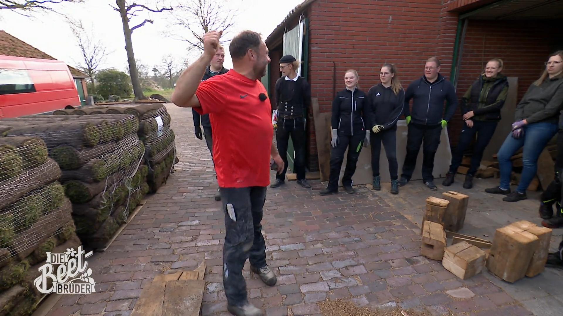 Freunde und Familie packen an