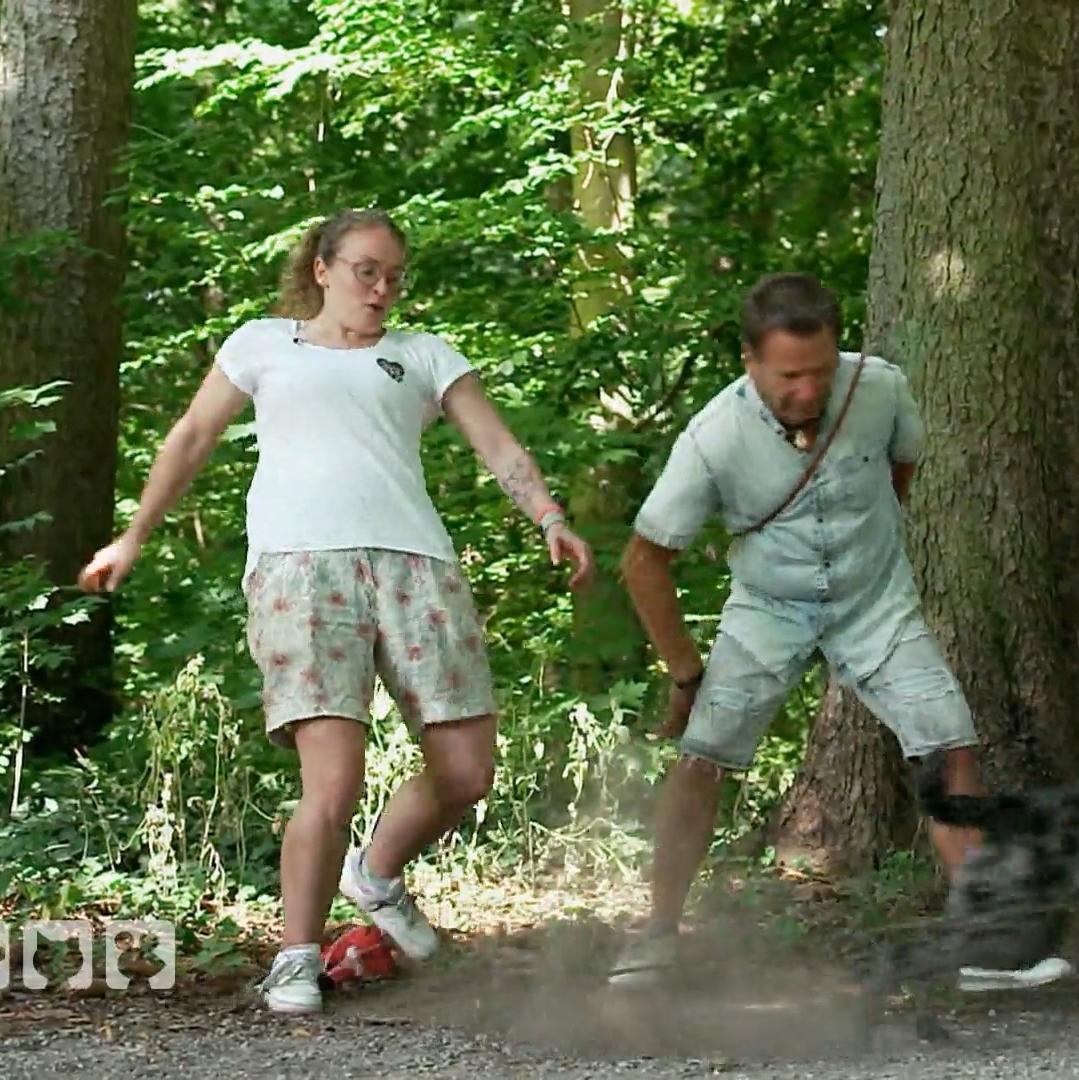 Kate Kitchenham begleitet Hundebesizter beim Training