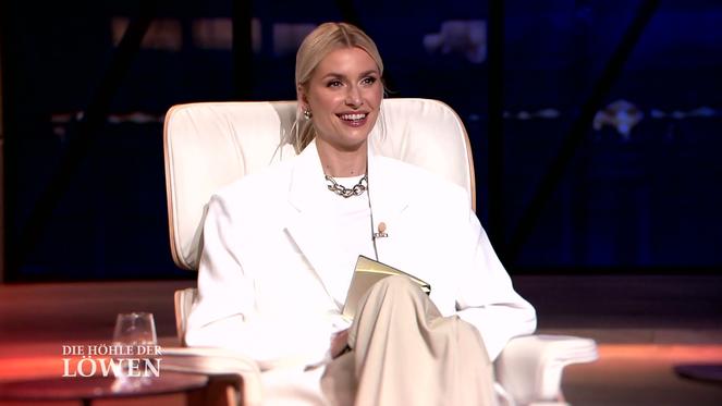 Lena Gercke ist als Gastlöwin bei DHDL dabei 