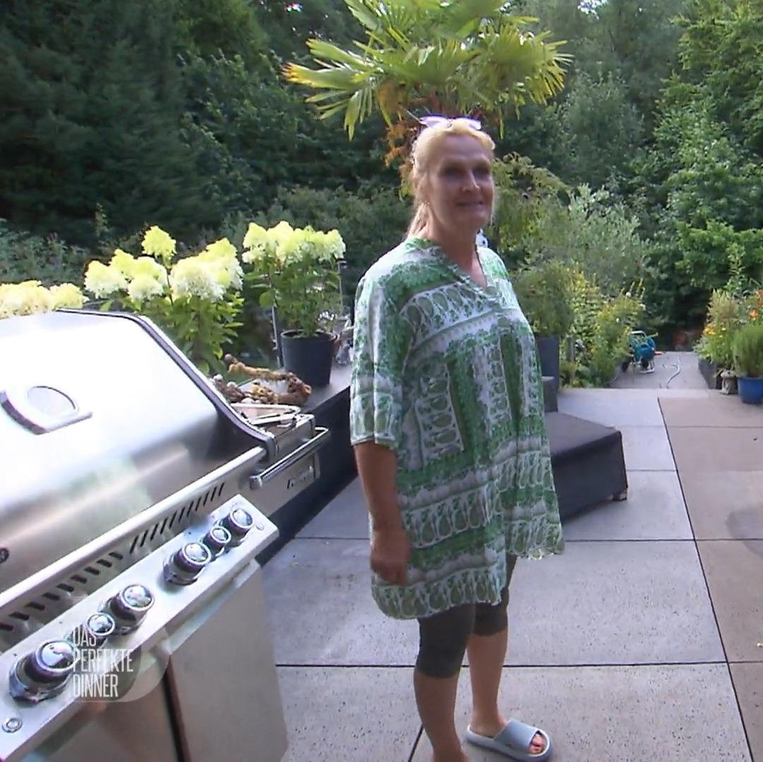Kräuterhexe Barbara zeigt ihre Outdoor-Küche