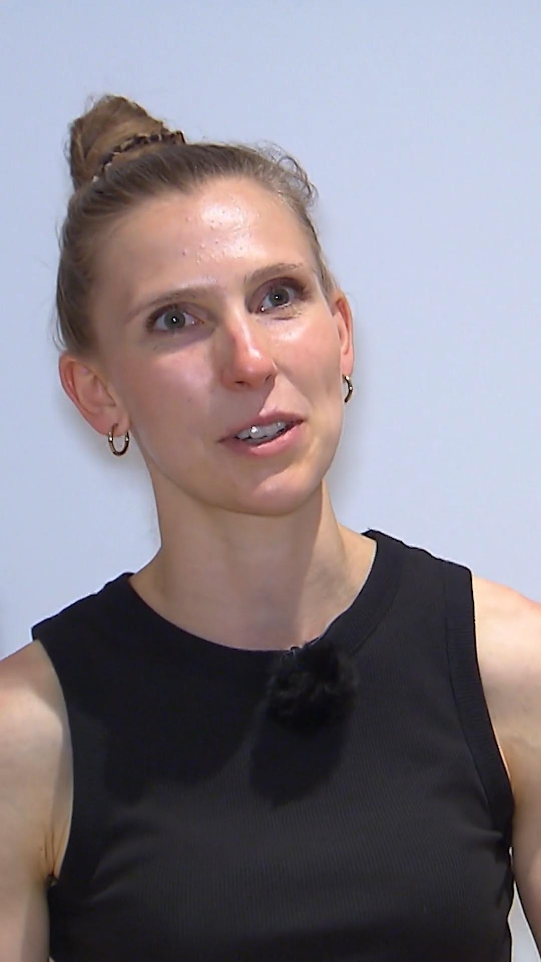 Chrissi serviert trotz Unwetter-Gefahr