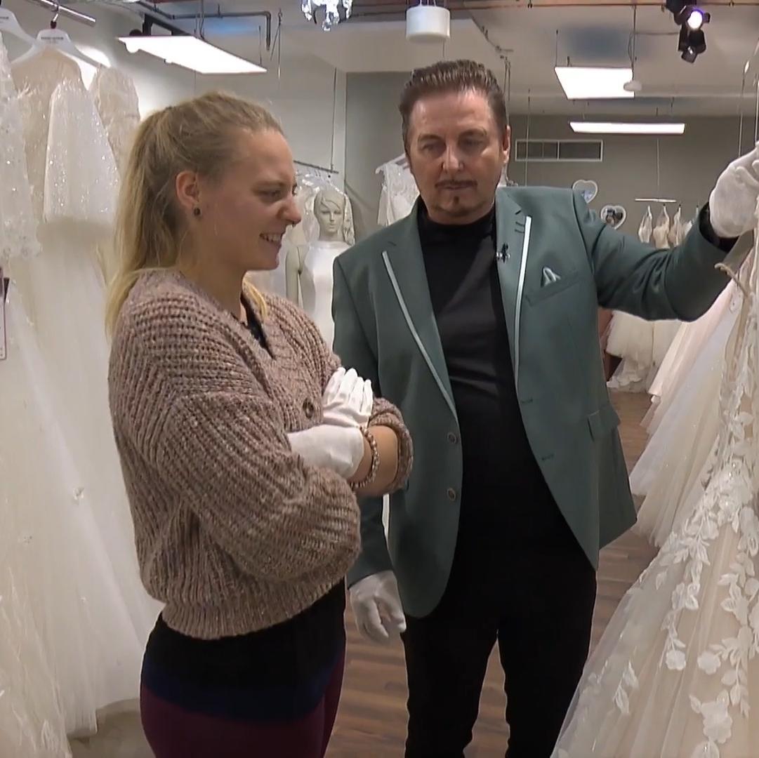 Theres' Kleid soll allen anderen gefallen