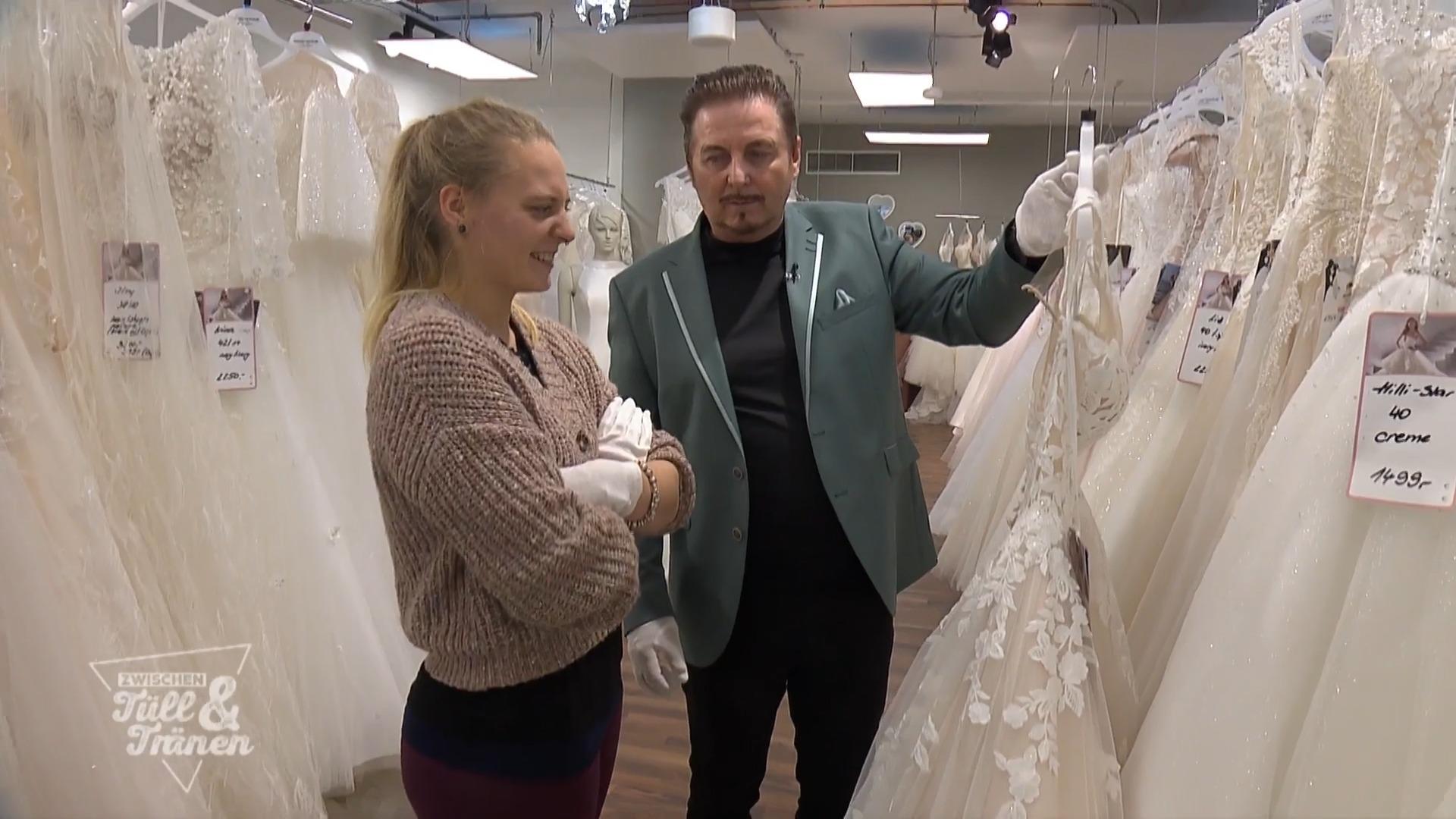 Theres' Kleid soll allen anderen gefallen