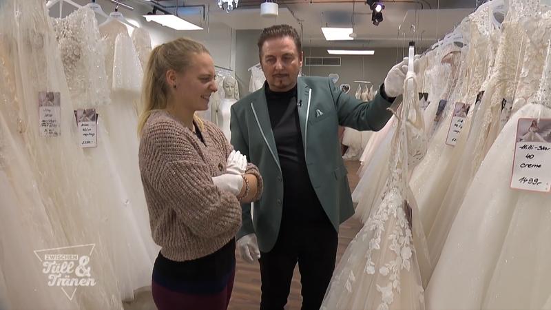 Theres' Kleid soll allen anderen gefallen