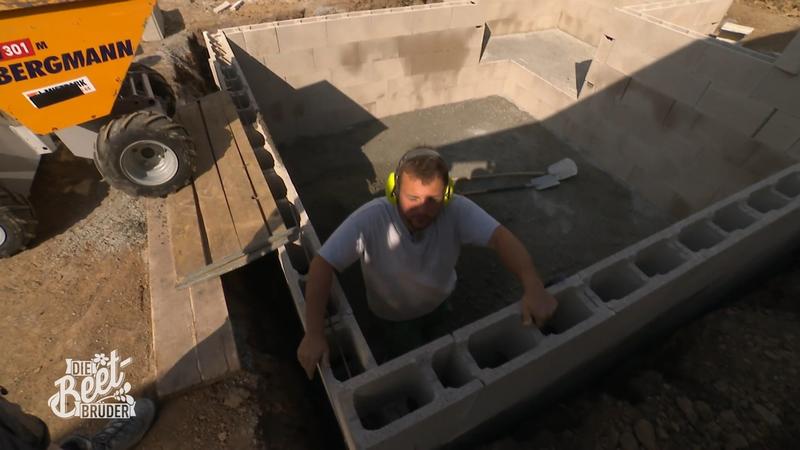 Der Pool nimmt Form an
