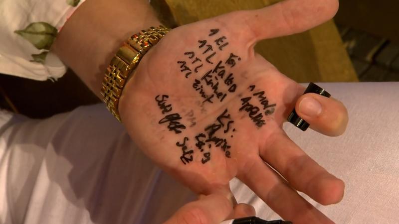 Er hat das Rezept in der Hand