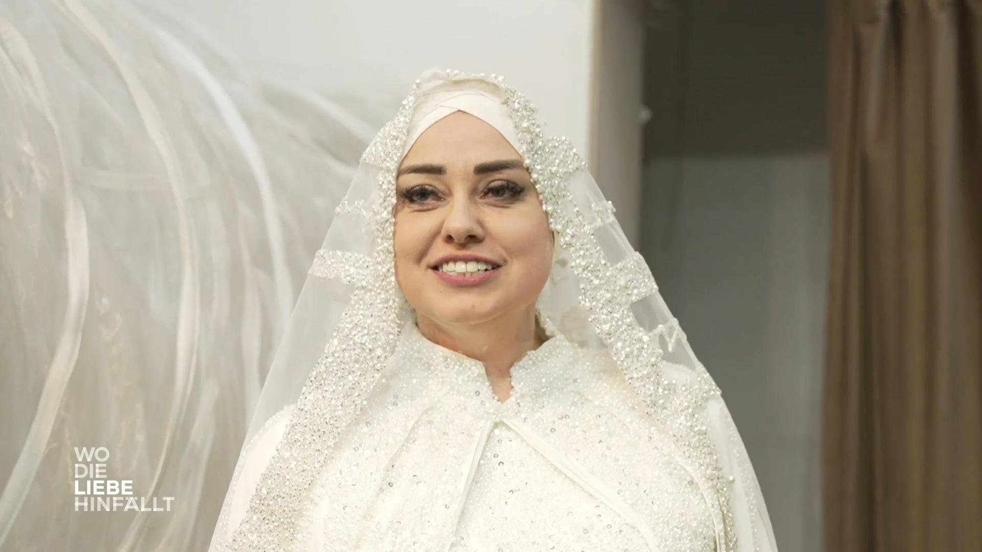 Mareen und Eslam machen sich auf die Suche nach dem Hochzeitskleid