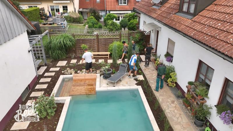 Die Beet-Brüder präsentieren Iris ihren neuen Garten