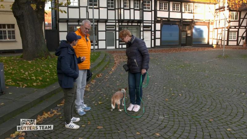 Melle überprüft Lous Fortschritte im Training