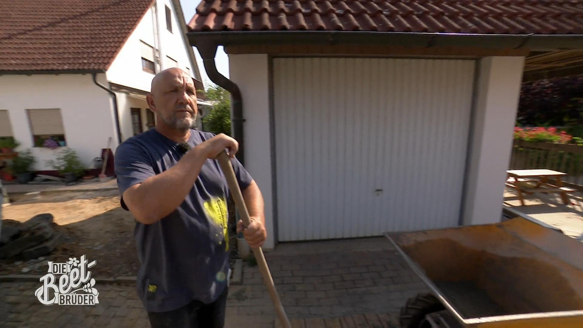 Der Pool sorgt für Verzögerungen im Gartenprojekt