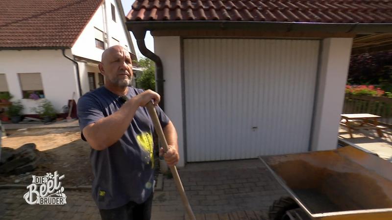 Der Pool sorgt für Verzögerungen im Gartenprojekt
