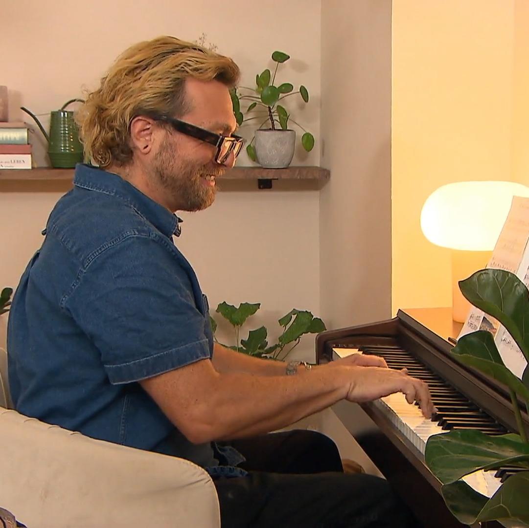 Stephen rockt Linas Klavier
