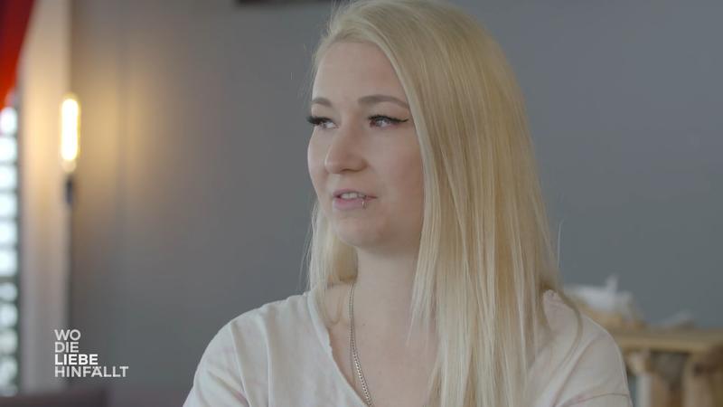 Kim sieht über die Hindernisse hinweg