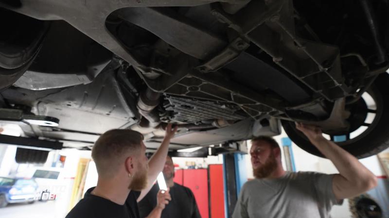 Denis packt beim Tuning seiner Corvette selbst mit an